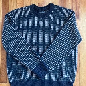L.L. Bean Signature Men's 100% wool Navy and White Crewneck Sweater